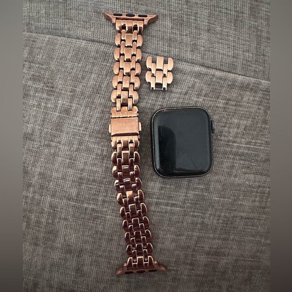 Apple Watch SE 40mm with Rose Gold Kate Spade watch band